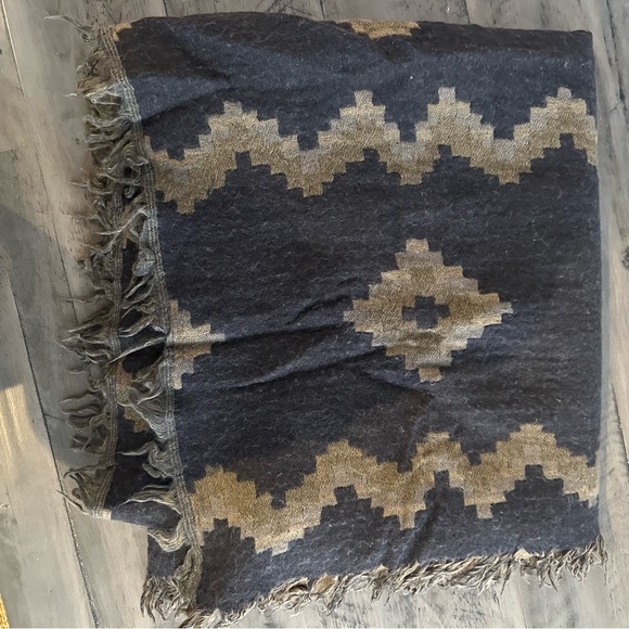 Wilfred Diamond Mosaic Reversible Blanket Scarf - Picture 7 of 9